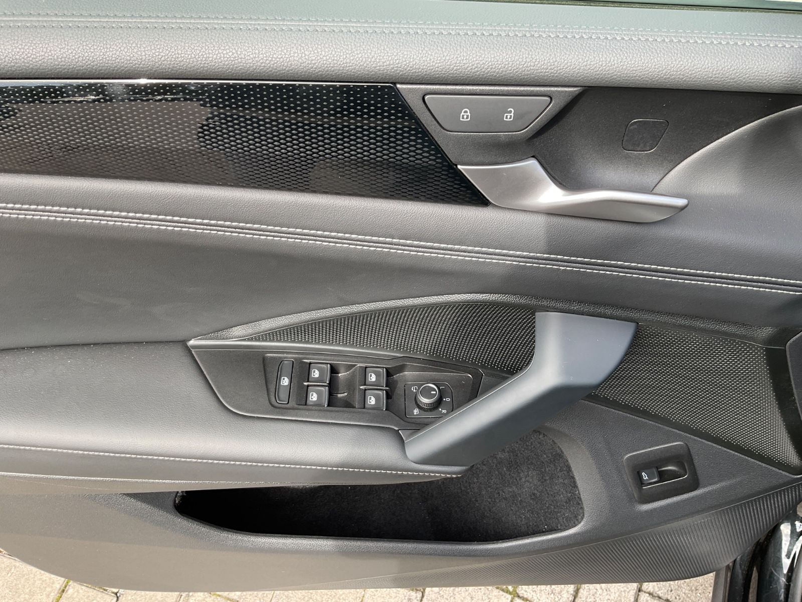 Fahrzeugabbildung Volkswagen Tiguan 2.0 TDI DSG ENERGY,AHK,Navi,IQLight,