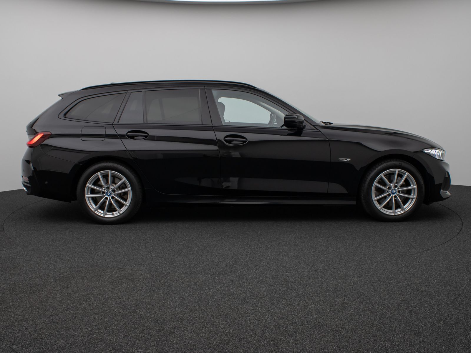 Fahrzeugabbildung BMW 330e xD Panoram Kamera HUD DAB H/K Stop&Go Sport