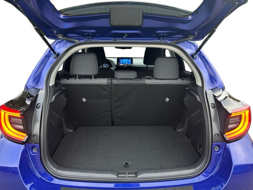 Fahrzeugabbildung Toyota Yaris Hybrid 116 1.5 VVT-i Team Deutschland