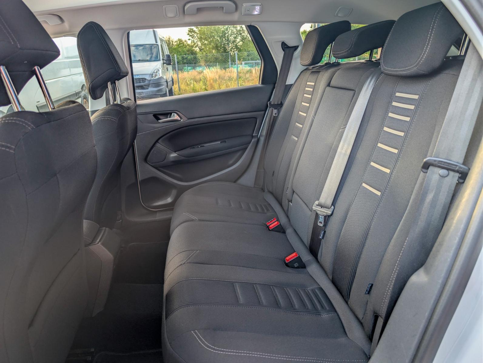 Peugeot 308 2014 — photo 23
