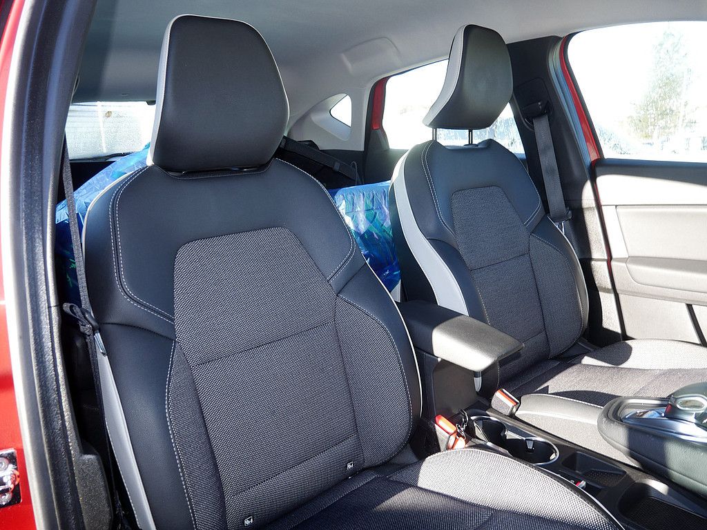 Fahrzeugabbildung Renault Captur Intens E-Tech Plug-In 160 NAVI AHK LED