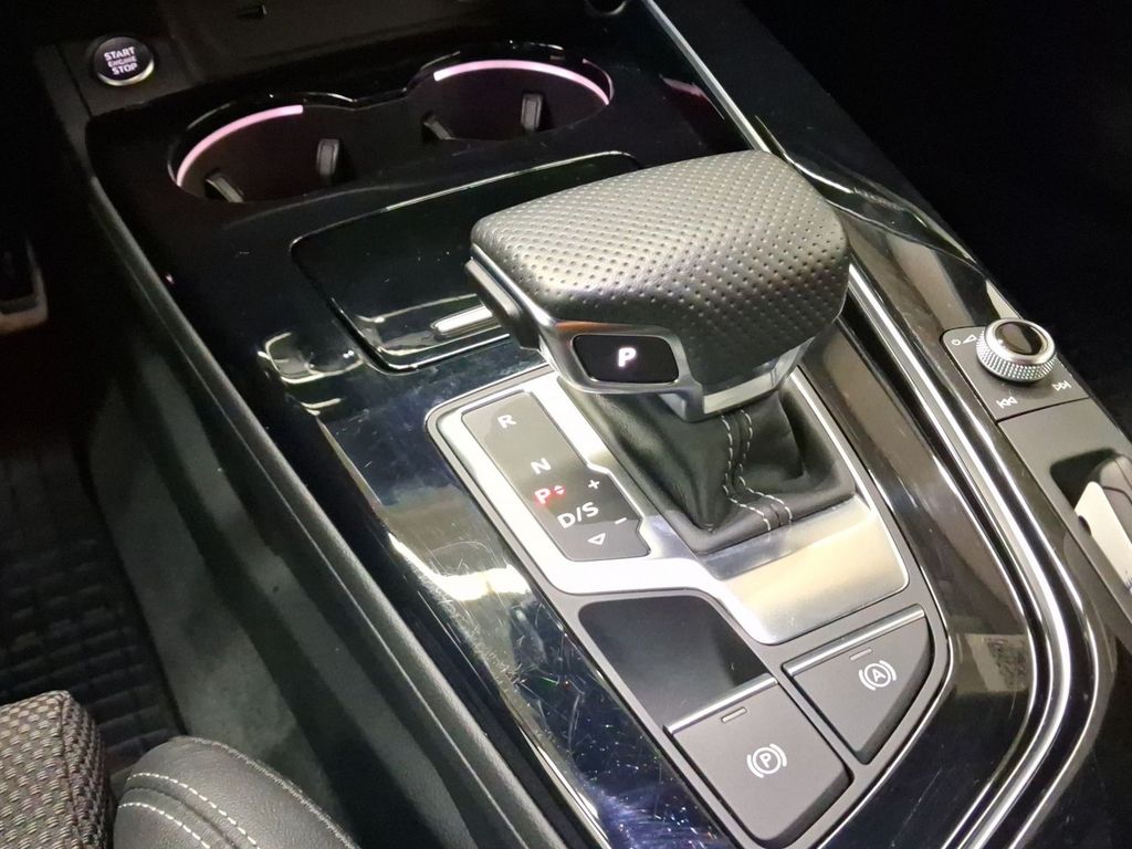 AUDI A4 2024