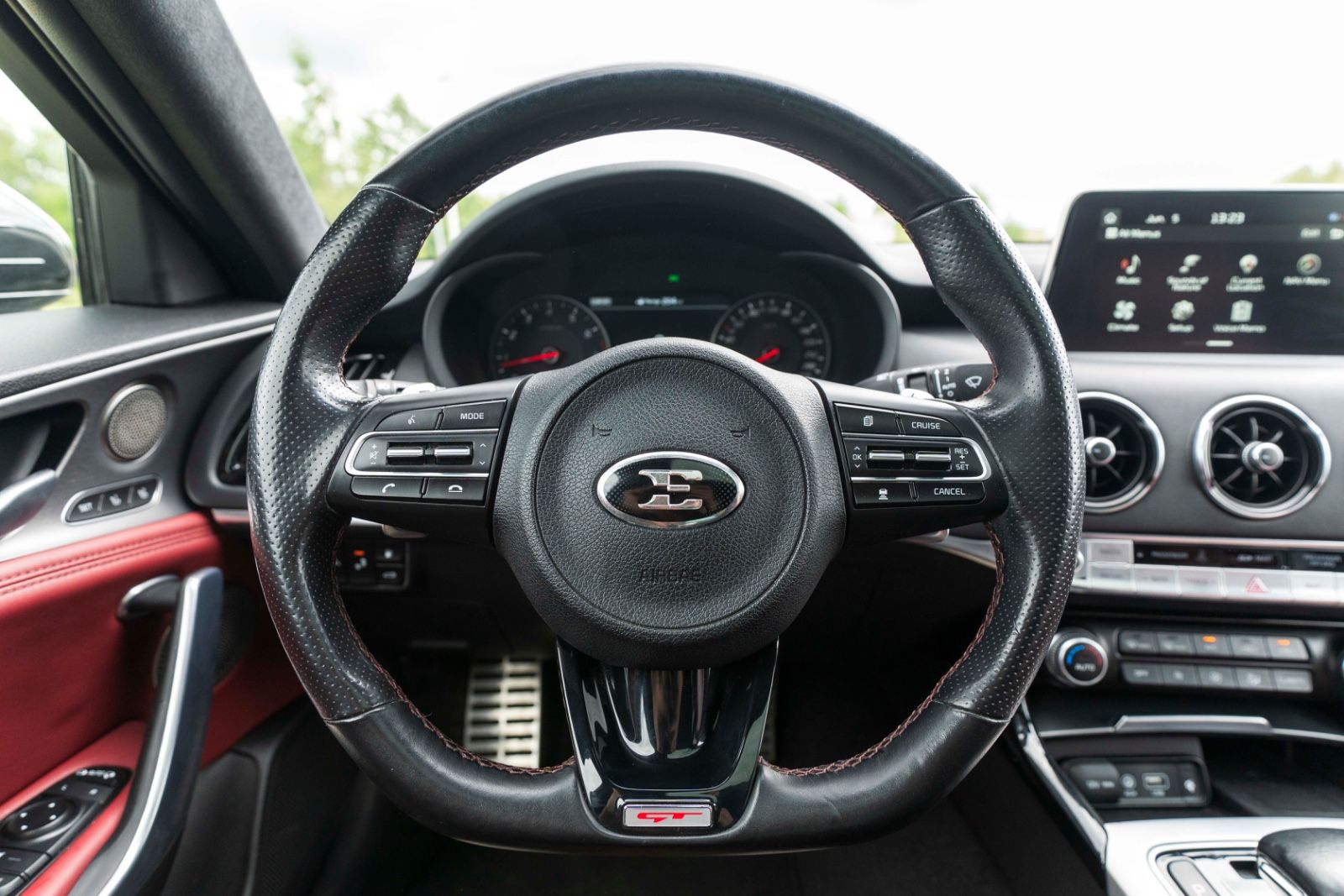 Fahrzeugabbildung Kia Stinger 3.3 T-GDI AWD GT HUD ACC 360° CARPLAY