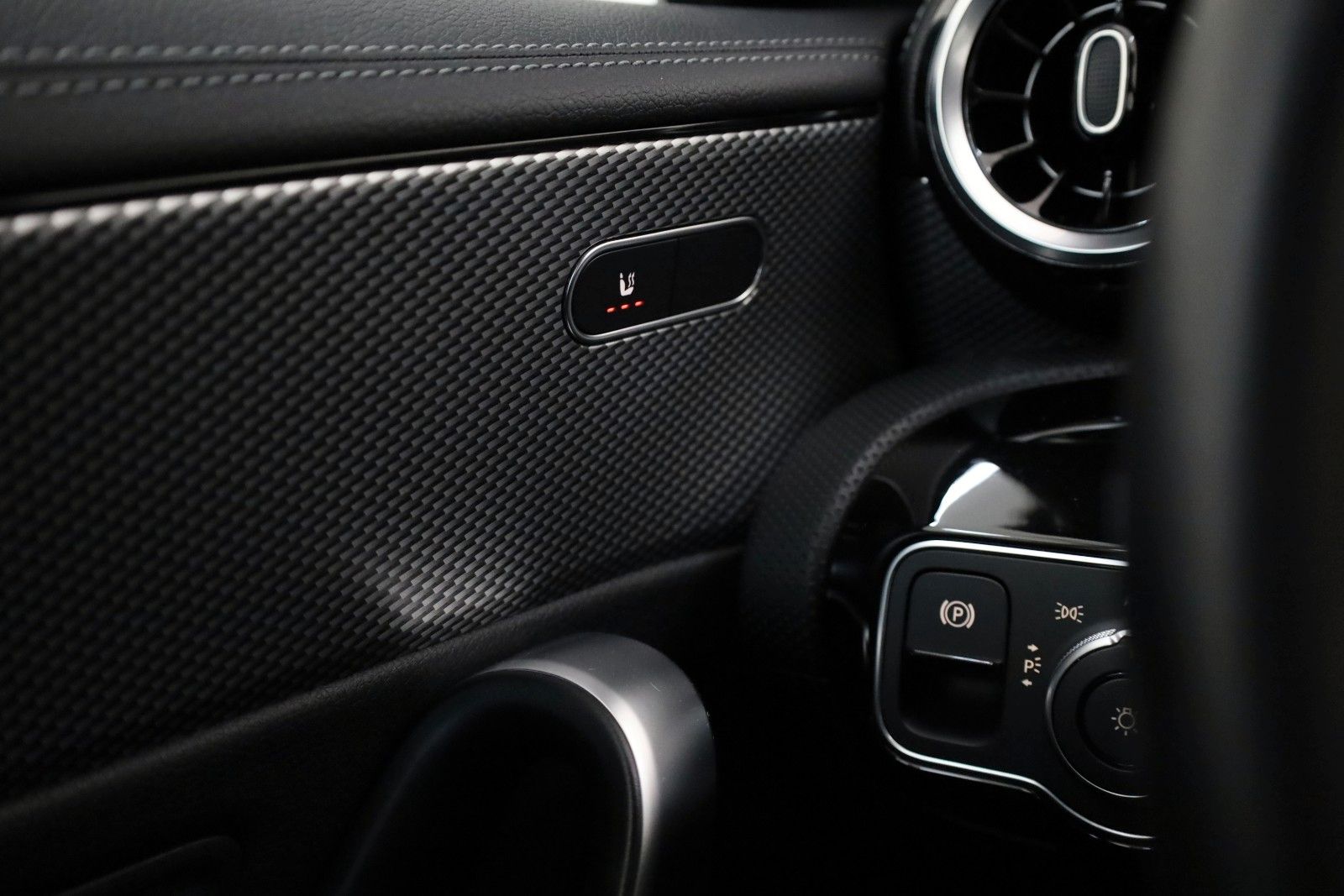Fahrzeugabbildung Mercedes-Benz CLA 250e Coupé T.Leder,Navi,LED,SH,Park Paket