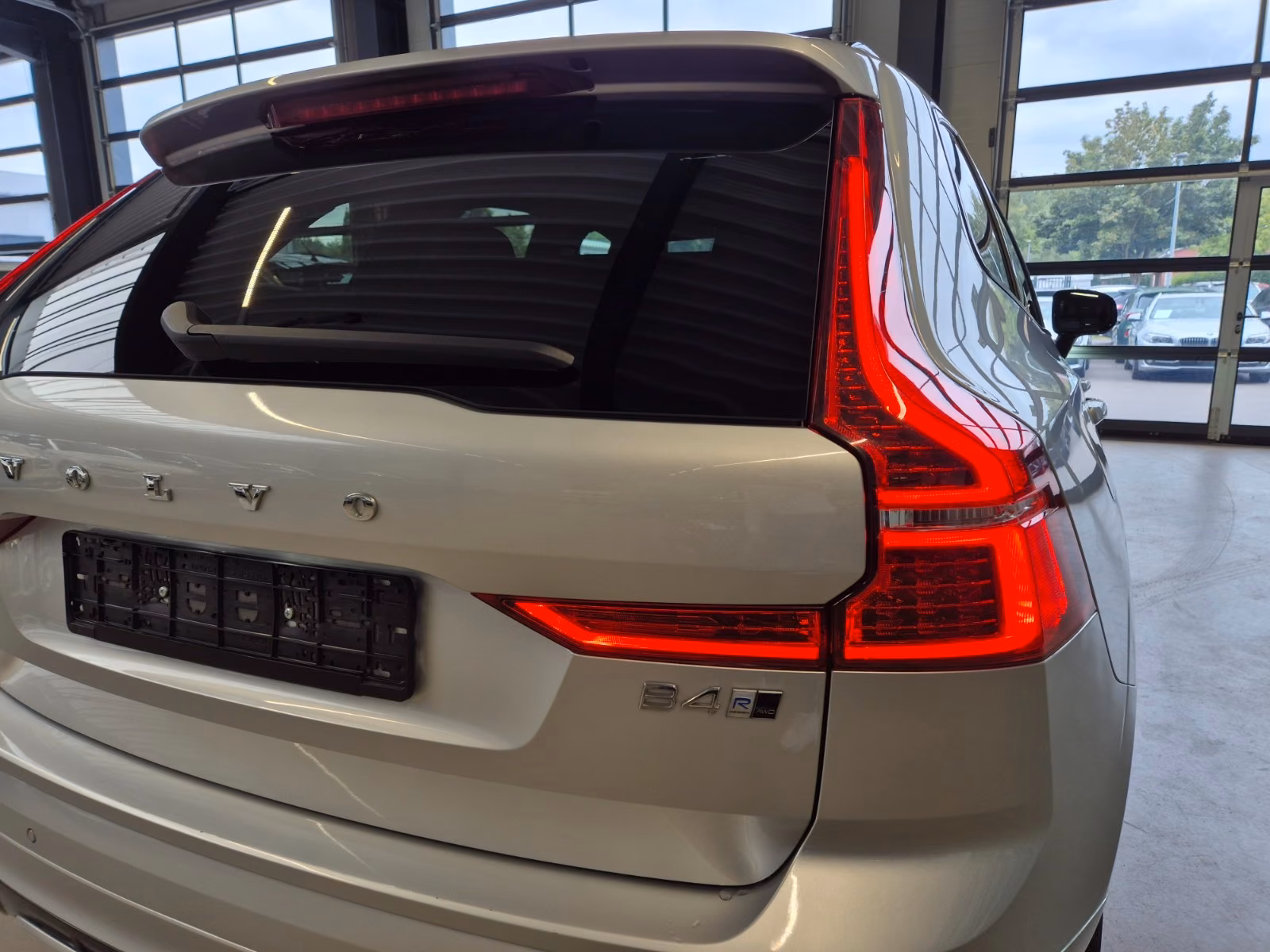 Volvo XC60 R DESIGN 2.0d AWD LEDER NAVI SPUR CAMERA