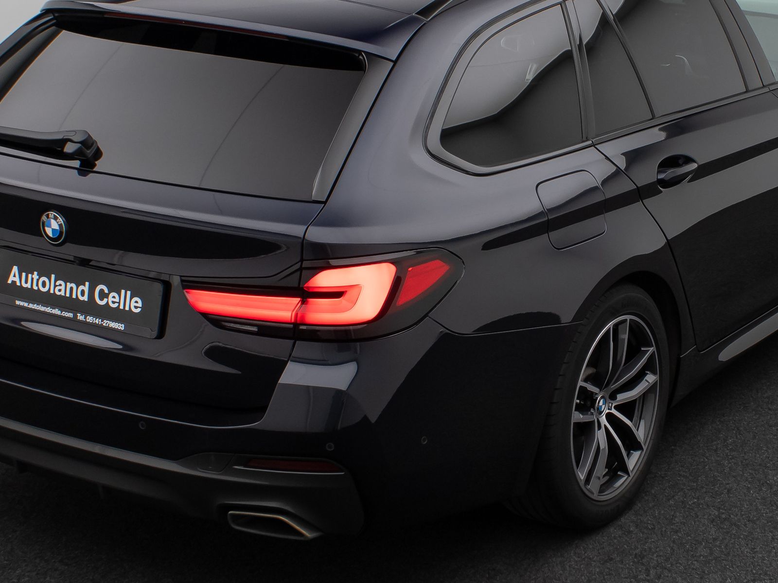 Fahrzeugabbildung BMW 530d xD M Sport Panorama Kamera HUD HiFi Komfort