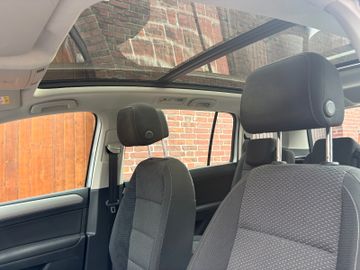 Volkswagen Touran - 11