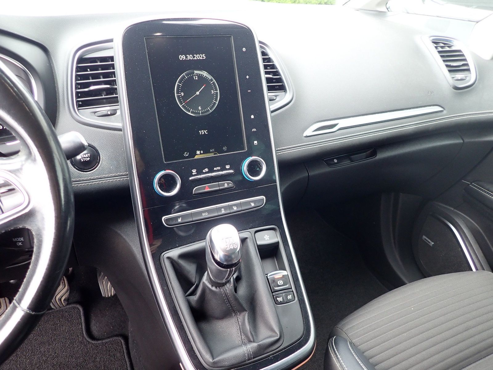 Fahrzeugabbildung Renault Grand Scenic TCe 160 BOSE EDITION 7-SITZER/NAVI/