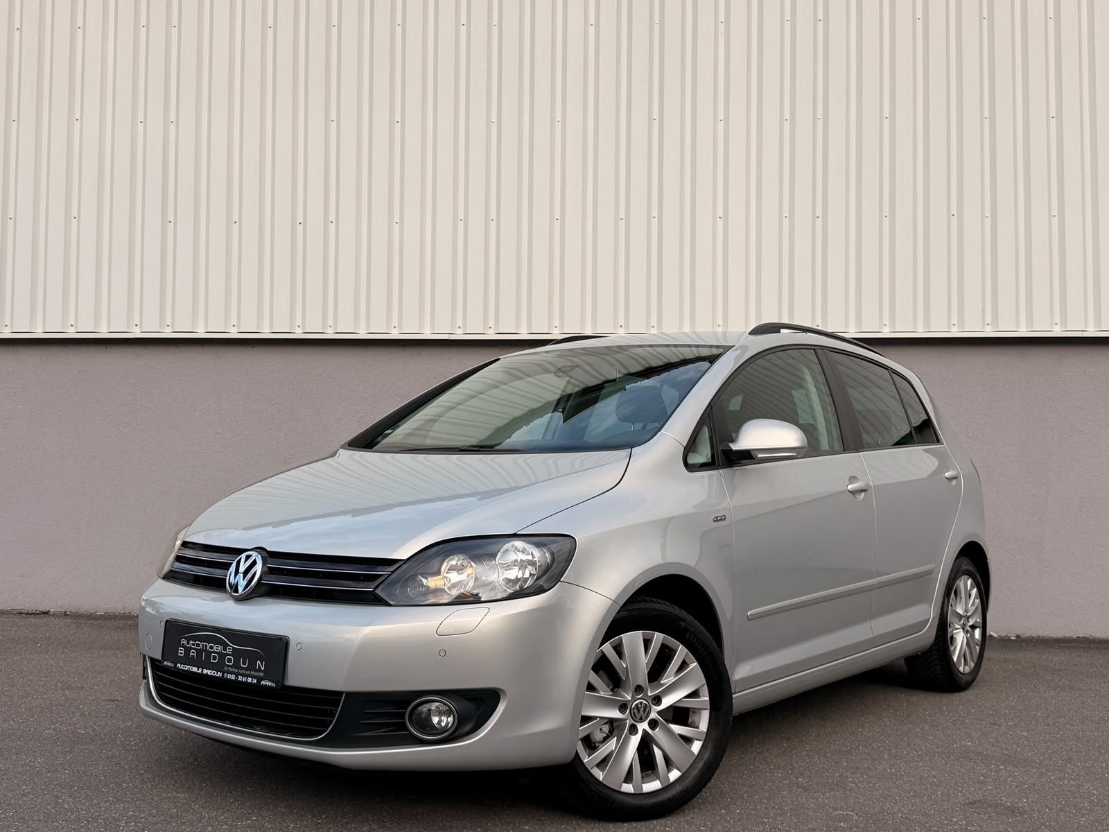 Volkswagen Golf - 1
