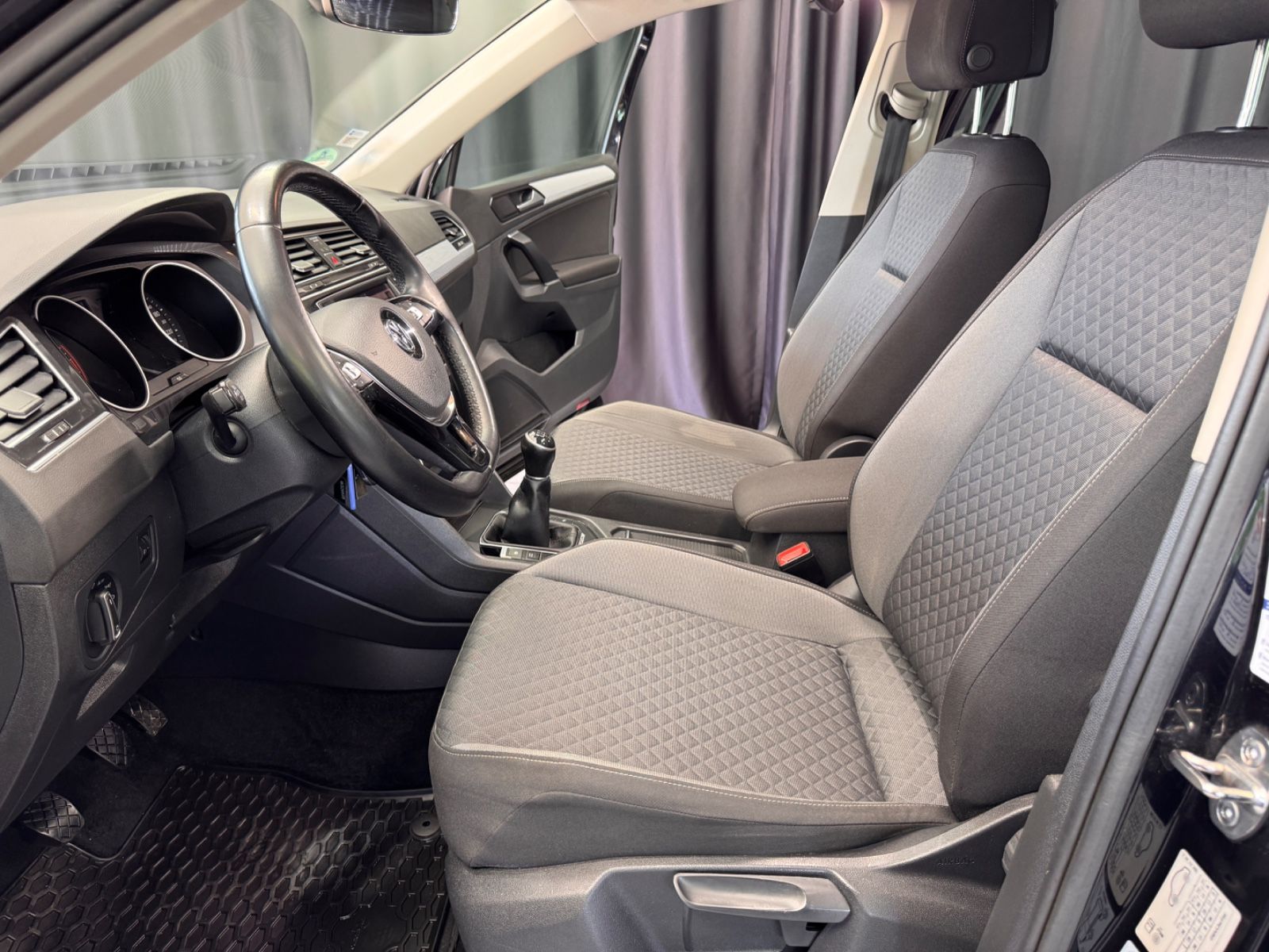 Fahrzeugabbildung Volkswagen Tiguan Comfortline 4Motion|NAVI|KAMERA|1.HAND