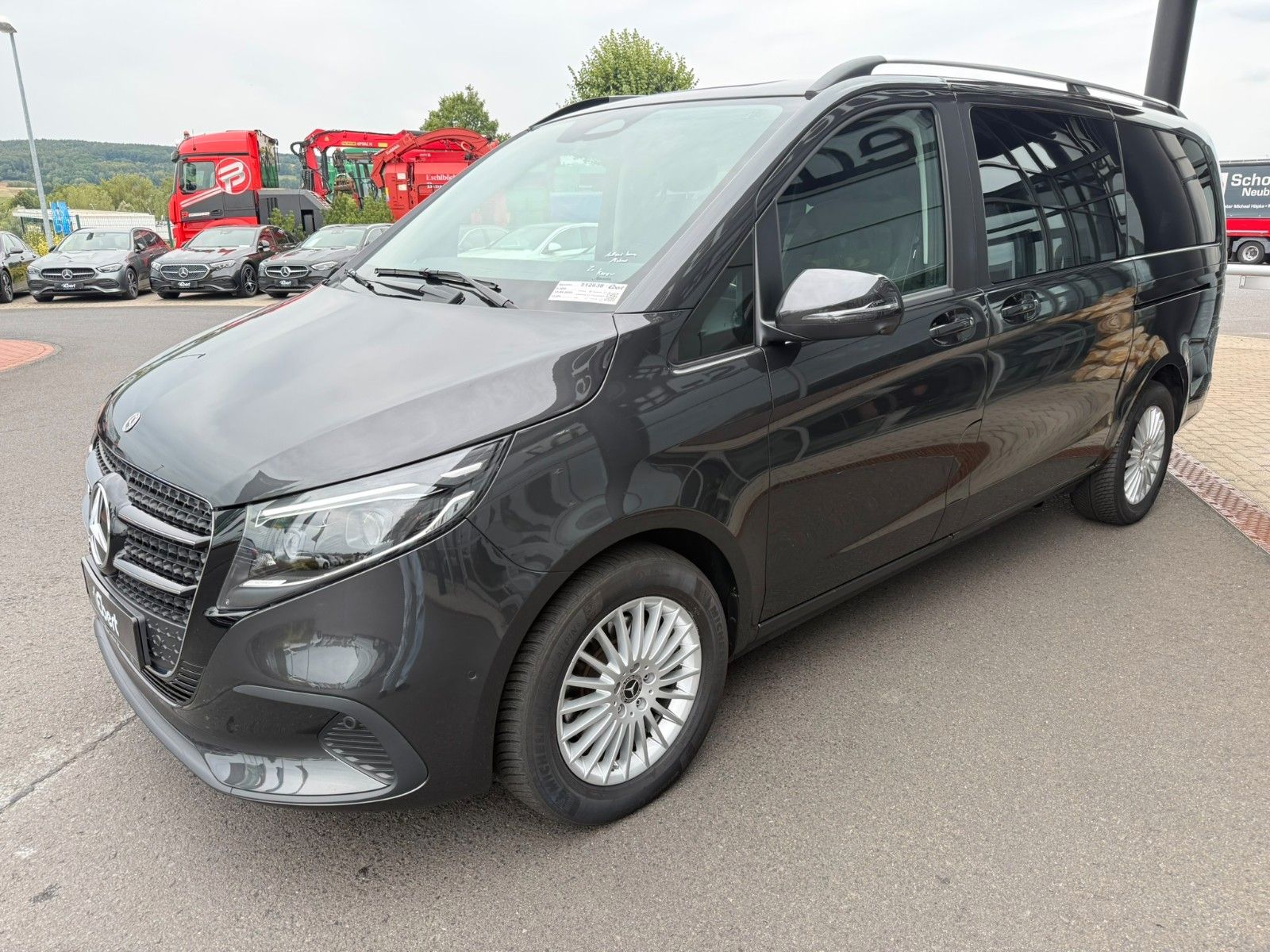 Fahrzeugabbildung Mercedes-Benz V 300 d STYLE 4MATIC AHK2,5t DISTRONIC MULTIBEAM
