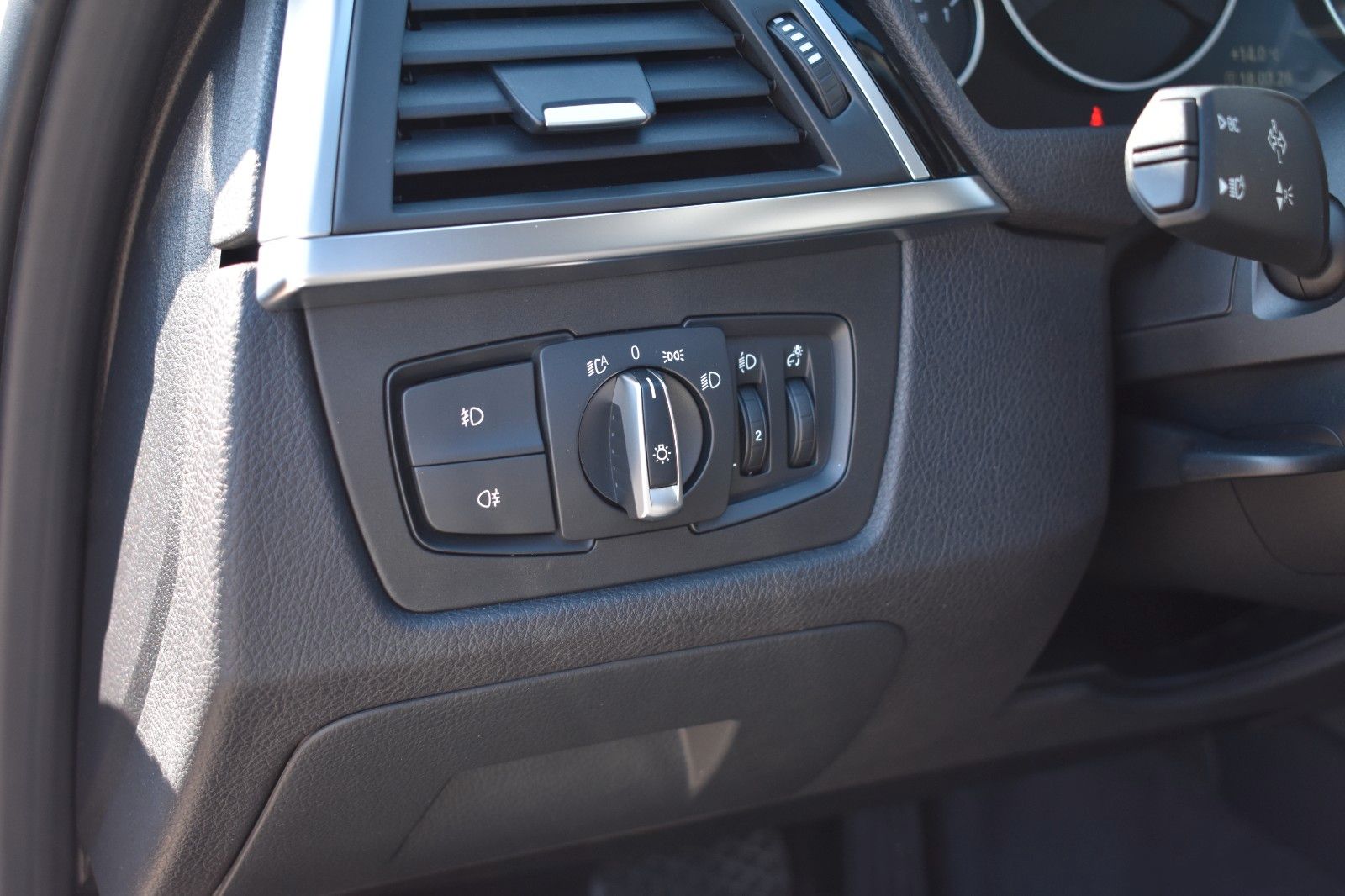 Fahrzeugabbildung BMW 320 d Touring Sport Line Automatik AHK