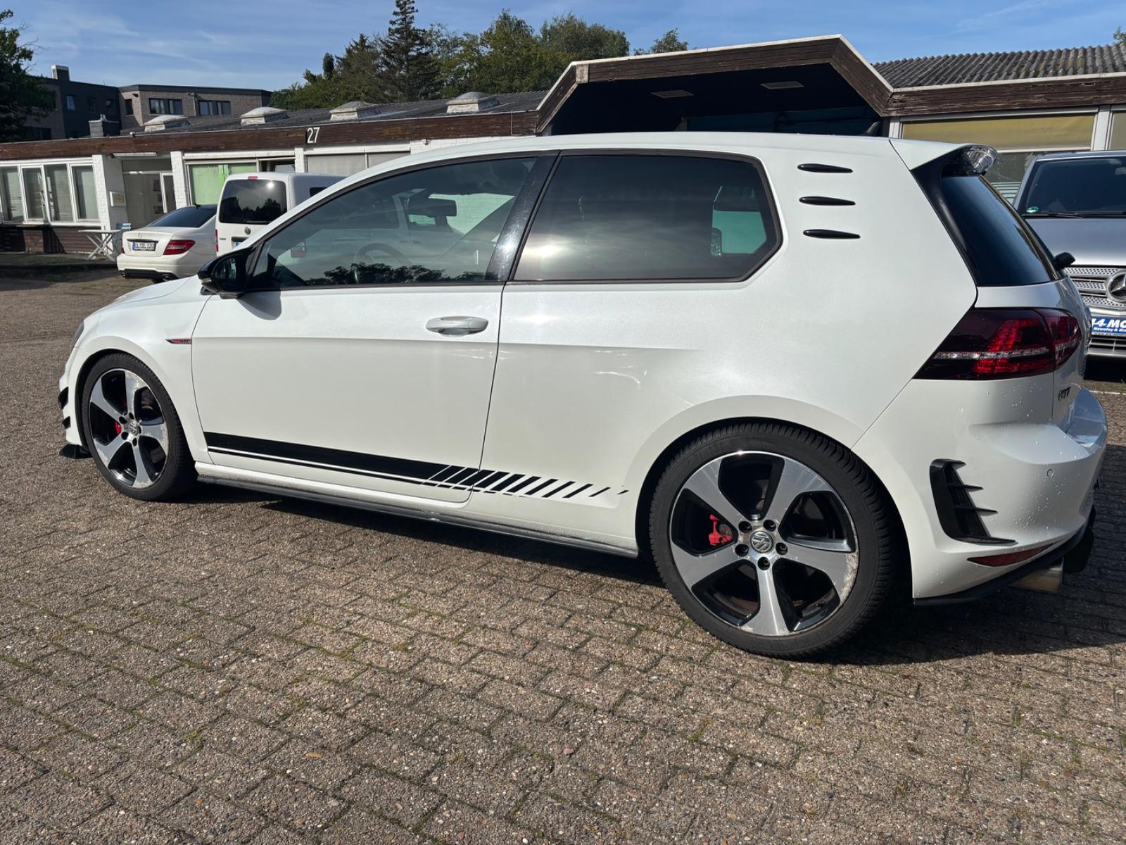 Volkswagen Golf VII Lim. GTI BMT Navi Bi-Xenon SHZ