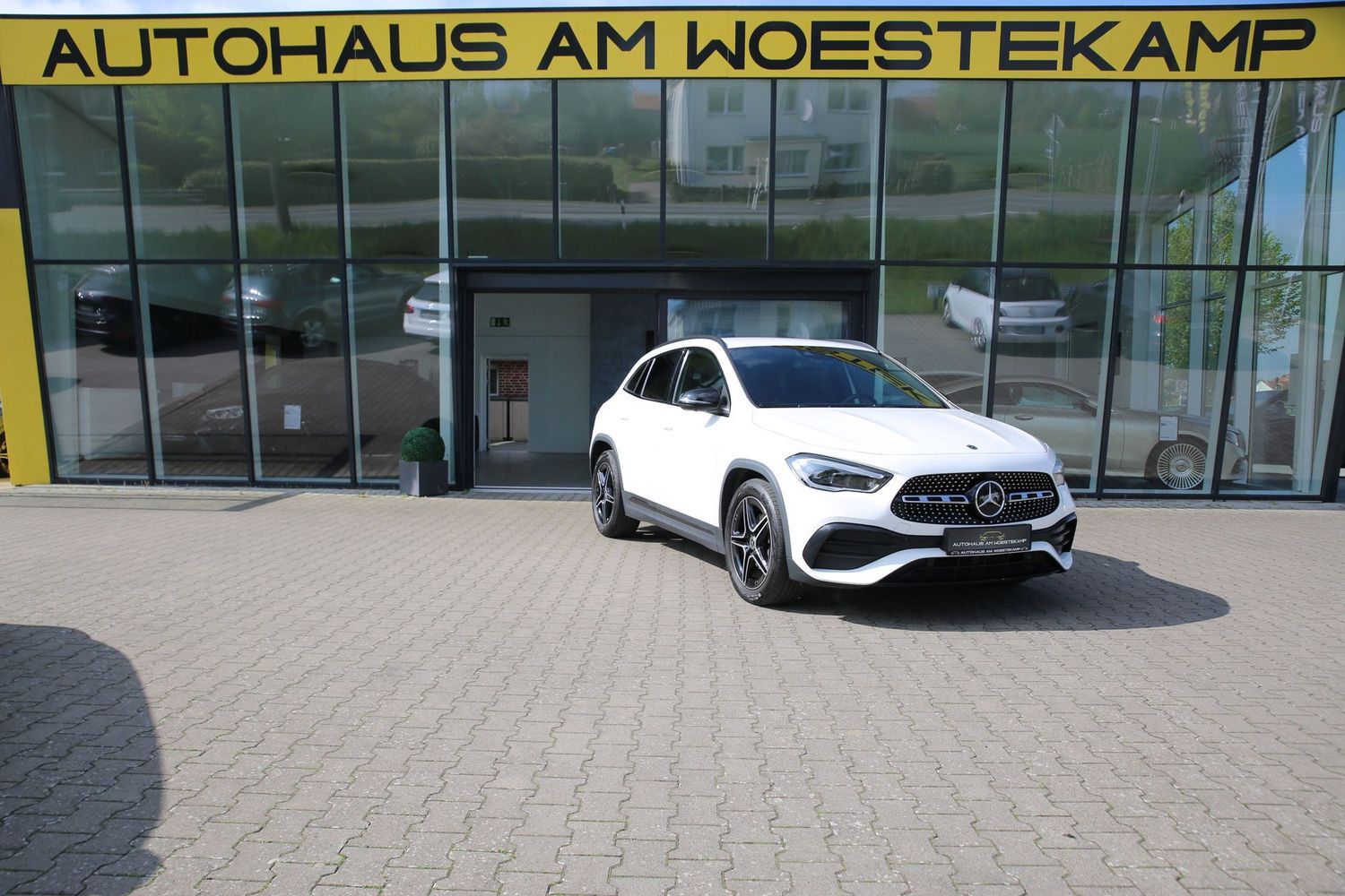 Mercedes-Benz GLA 200 *AMG*360°*AHK*MEMORY*DISTRONIC*MULTIBEAM