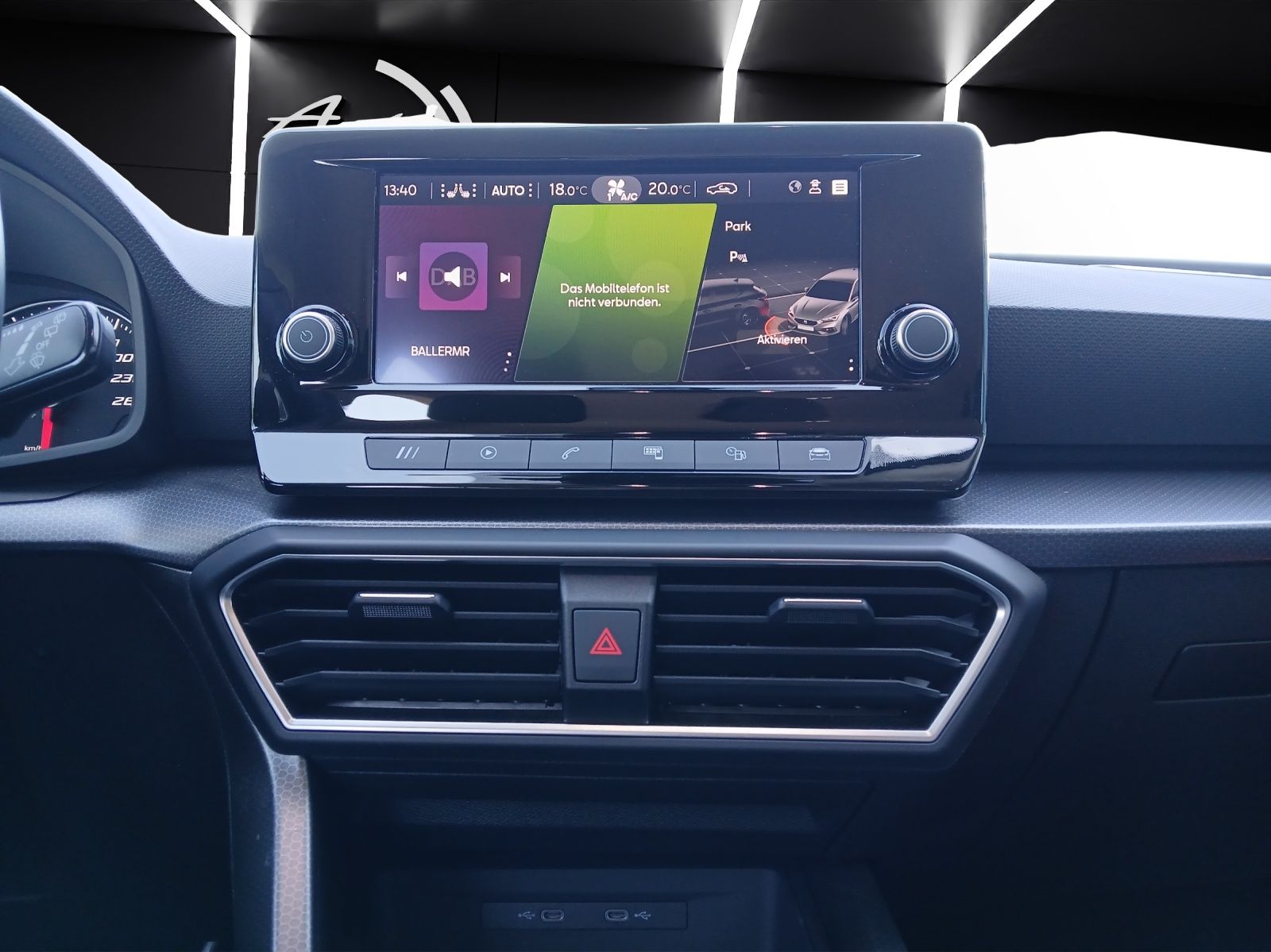Fahrzeugabbildung SEAT Leon 1.0 TSI Style LED Climatronic GRA PDC SH LM