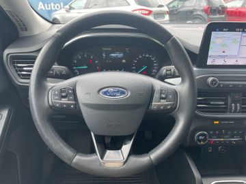 Fahrzeugabbildung Ford Focus Active AHK, Panorama, LED, Verkehrszeichen