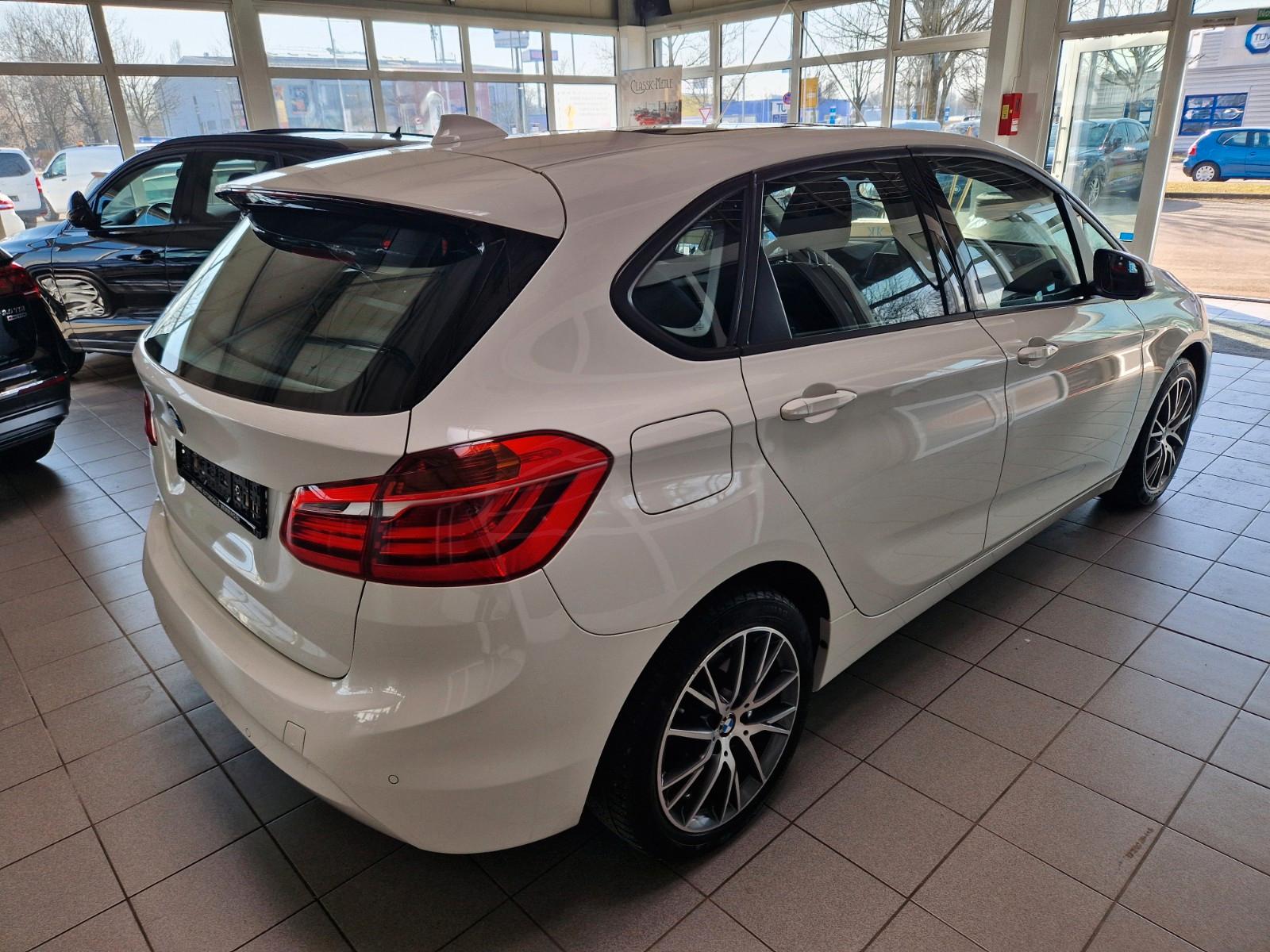 BMW 218 2 Active Tourer 218d Sport Line NAV PANO AHK