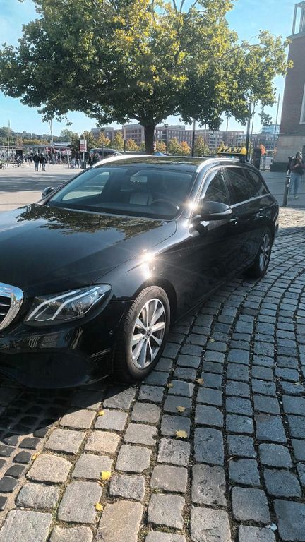 Image of Mercedes-Benz E 220