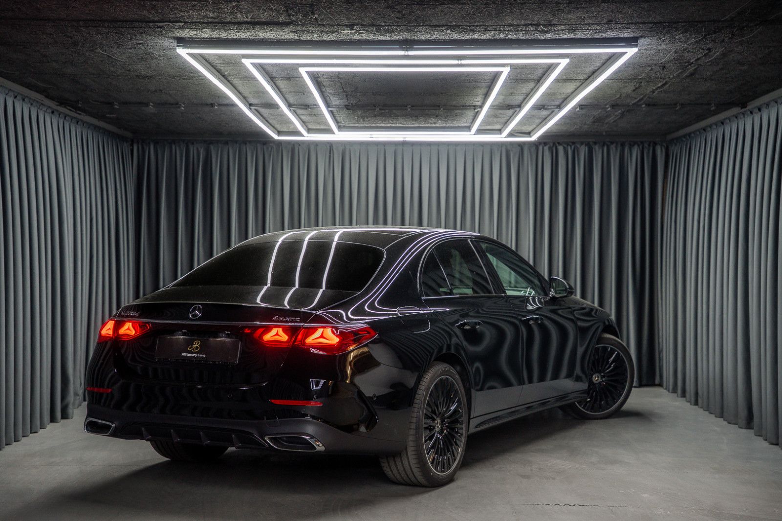 Fahrzeugabbildung Mercedes-Benz E 220d MY25*Premium Plus*Superscreen*20"*Leder-P