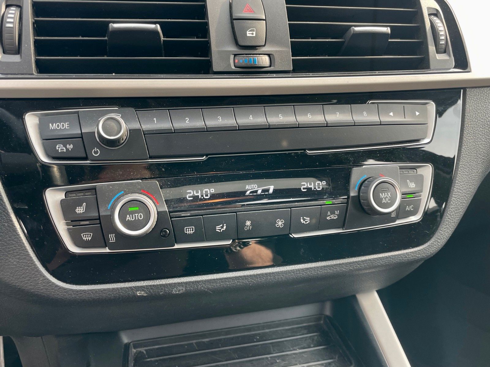 Fahrzeugabbildung BMW 120d 5-Türer Aut. Navi LED AHK Glasdach M SPORTL