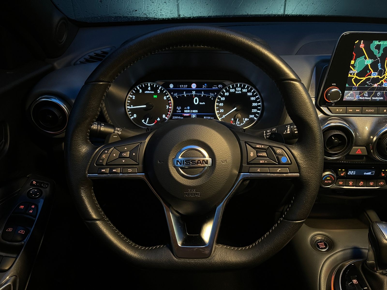 Fahrzeugabbildung Nissan Juke Tekna 1.0 DIG-T Automatik *BOSE, LED, 19" L