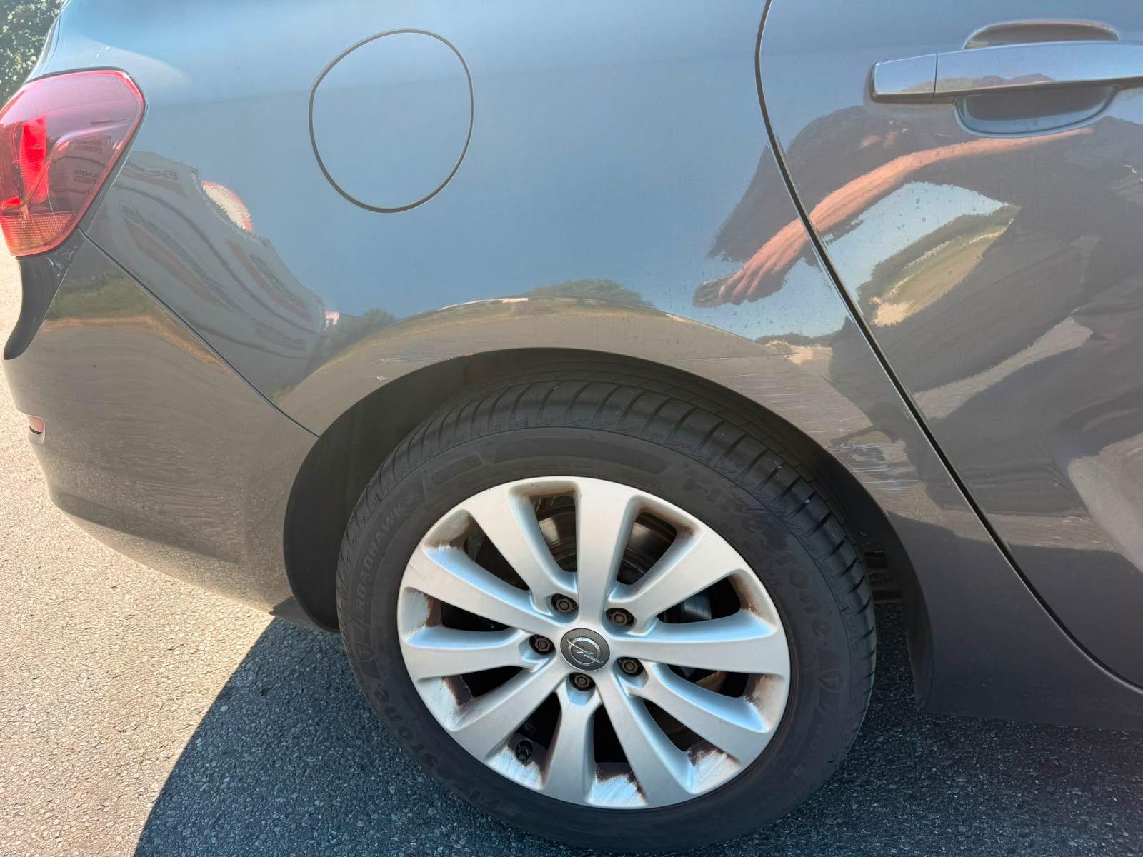 Opel Astra 2012 — photo 8