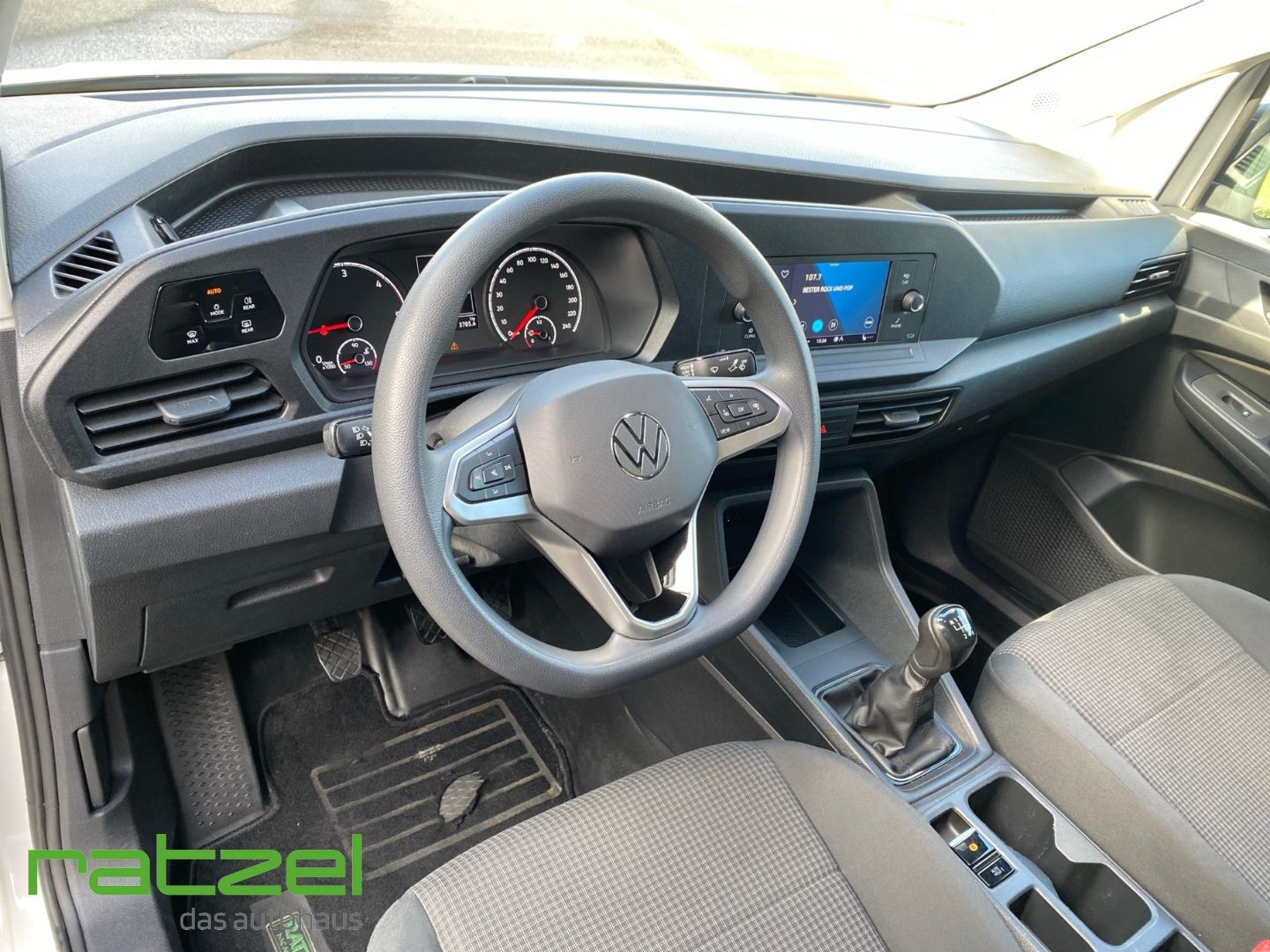 Fahrzeugabbildung Volkswagen Caddy Maxi Cargo LR 2.0 TDI DAB SHZ Temp PDC