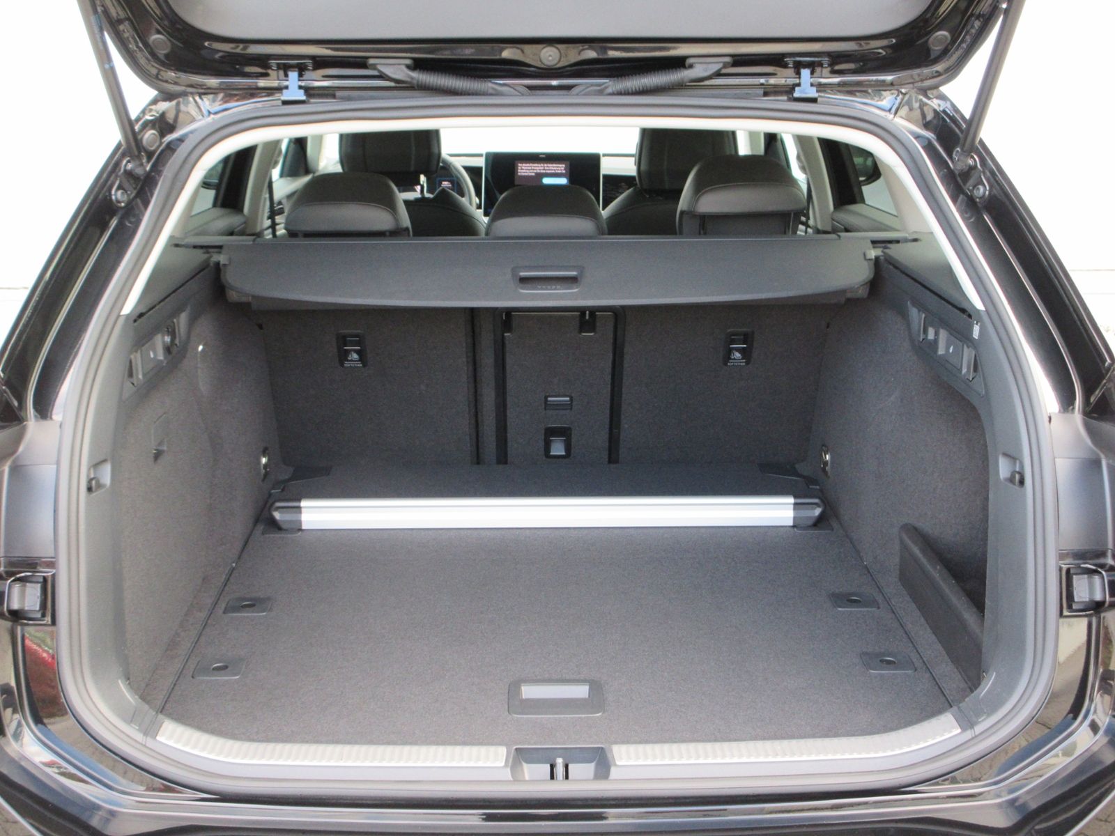 Passat Variant 1.5 eTSI DSG IQ.DRIVE/AHK/MATRIX/