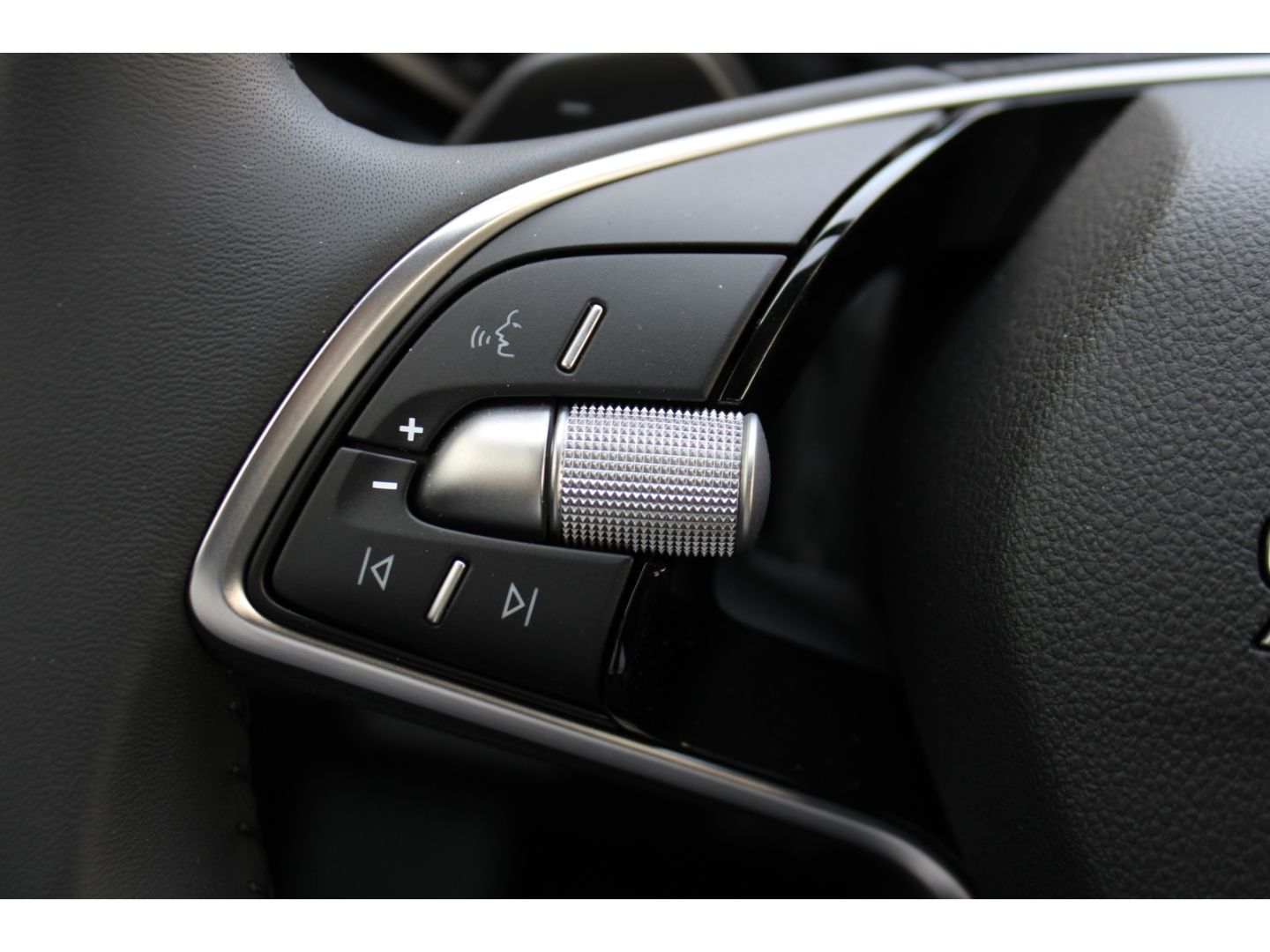 SKODA Kodiaq 1.5 TSI mHEV Selection ACC LED AHK TWA RF - Image 19