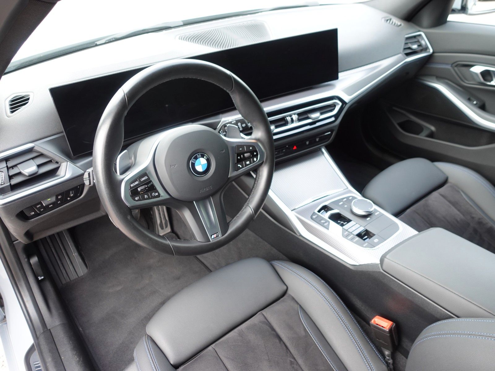 Fahrzeugabbildung BMW 318i Touring A M Sportpaket LMR18"/LED/Navi/...