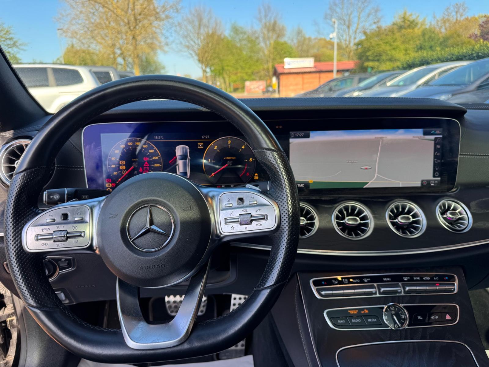 Mercedes-Benz E 220 *AMG Line*Widescreen*Voll Leder*Pano*