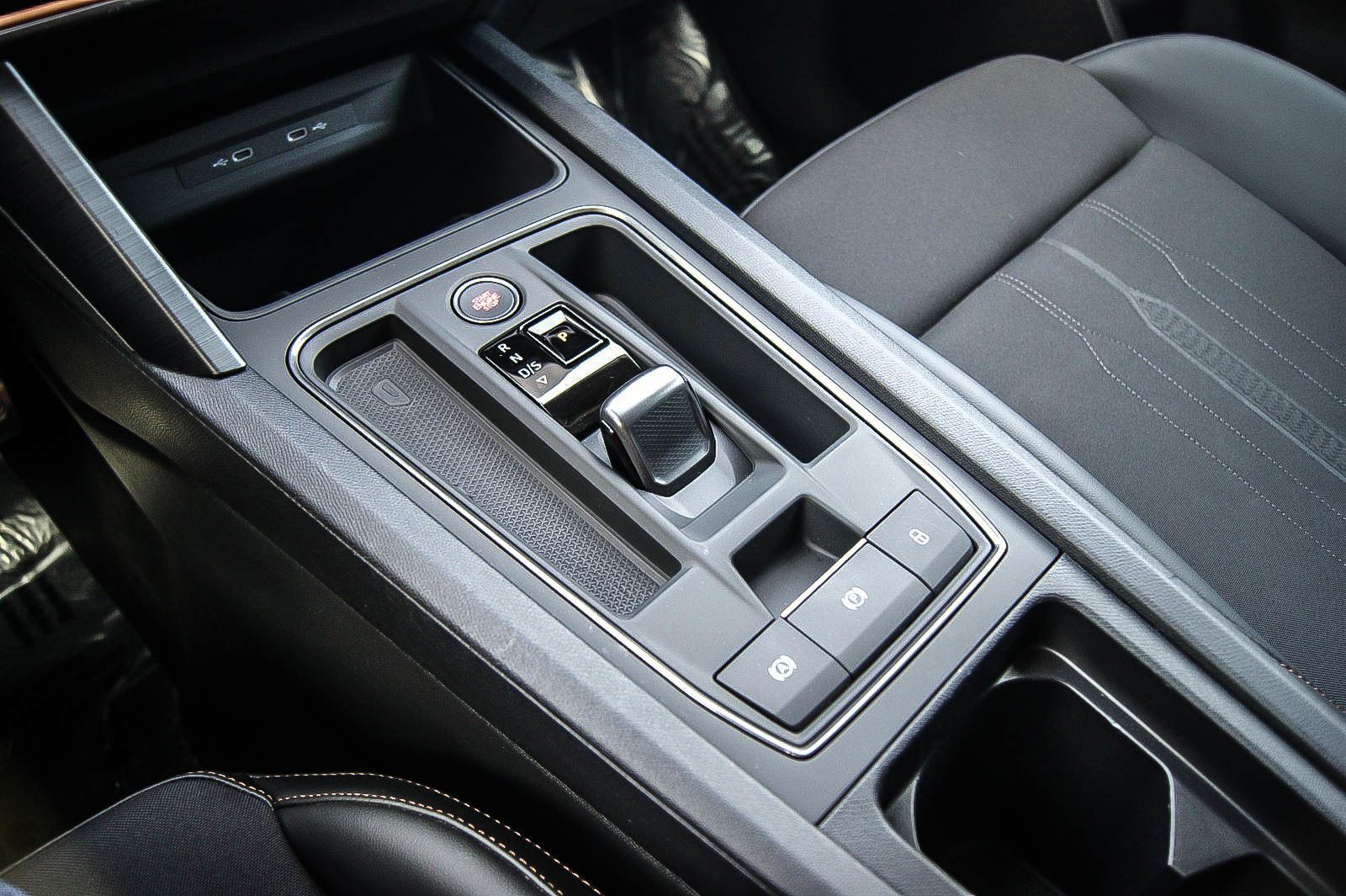 Fahrzeugabbildung CUPRA Leon Sportstourer e-HYBRID VIRTUAL ACC XL 1HAND