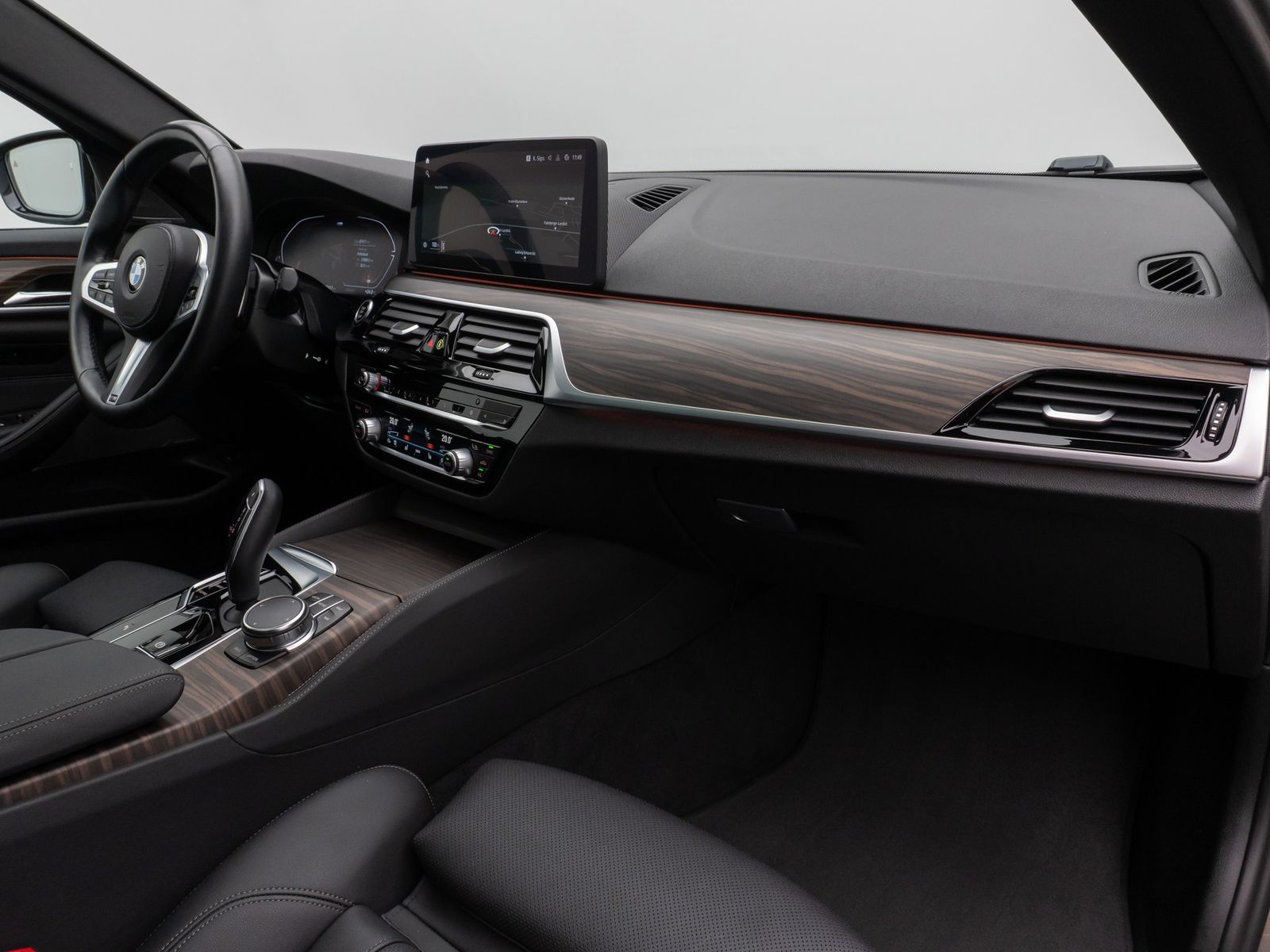 Fahrzeugabbildung BMW 530d xD M Sport Individual Panorama HUD 20Zoll