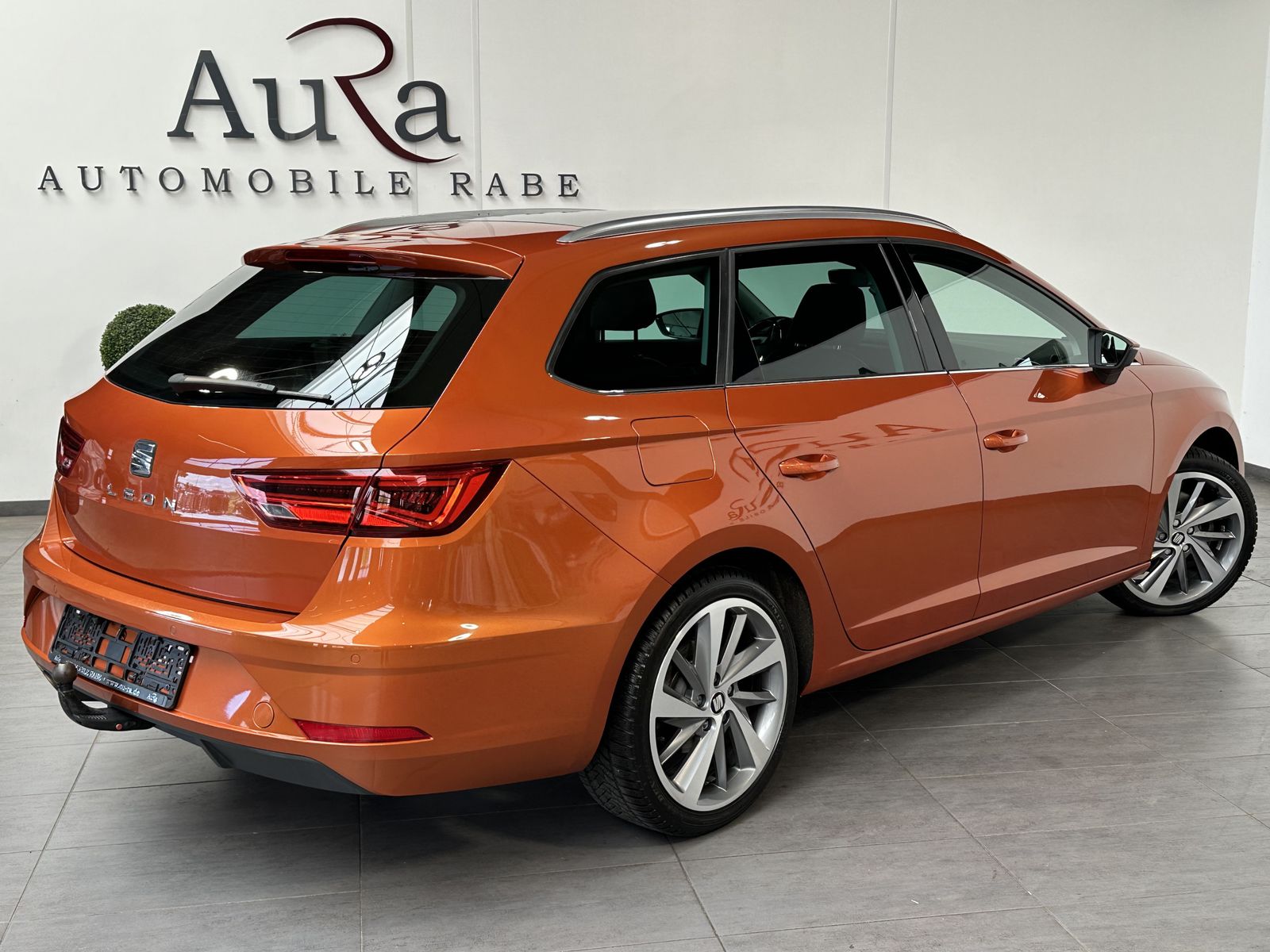 Fahrzeugabbildung SEAT Leon ST 2.0 TSI Xcellence NAV+LED+PANO+KAM+AHK+V