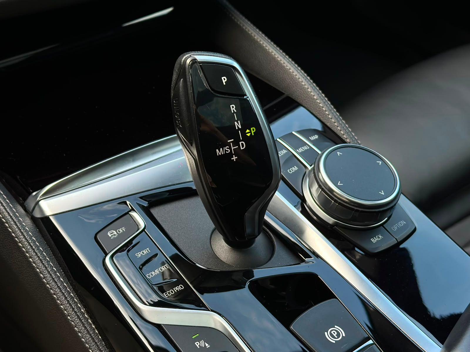 BMW 520d LUXURYLINE SHADOW ACC#PANO#SHZ#MEMORY#SH#LH