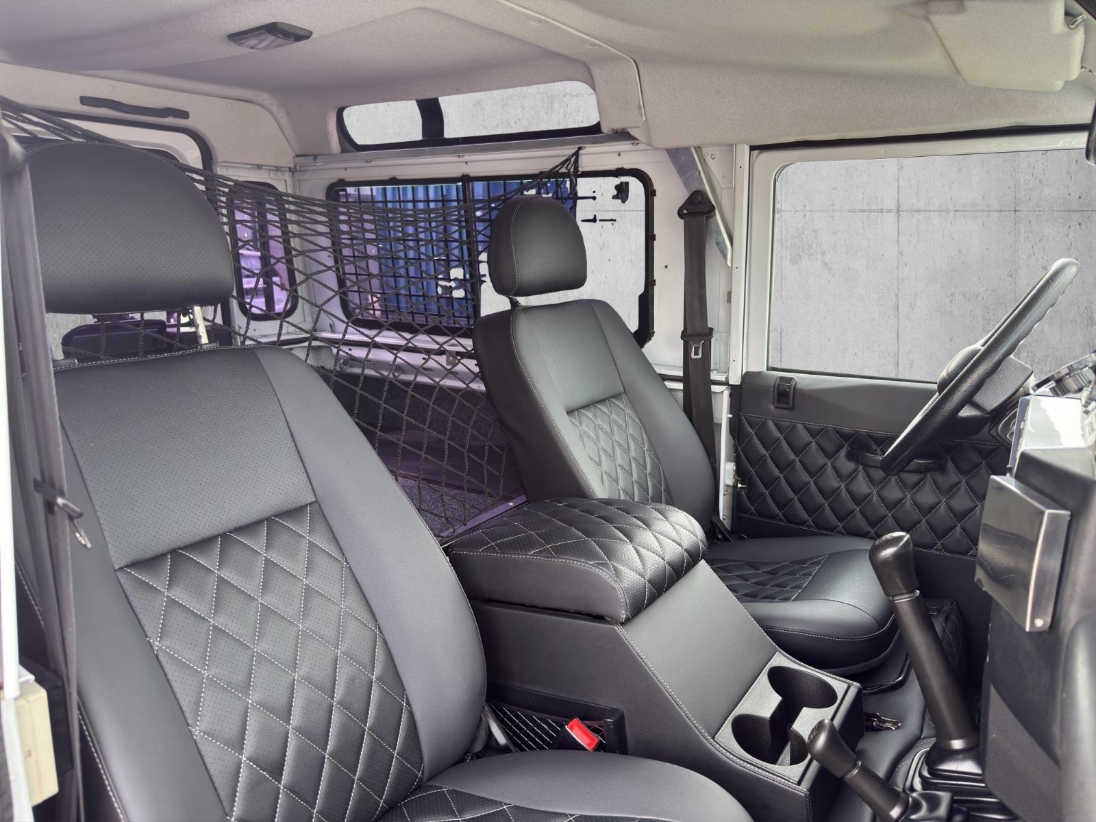 LAND ROVER DEFENDER - 90 HARD TOP -  122 CV - BVM