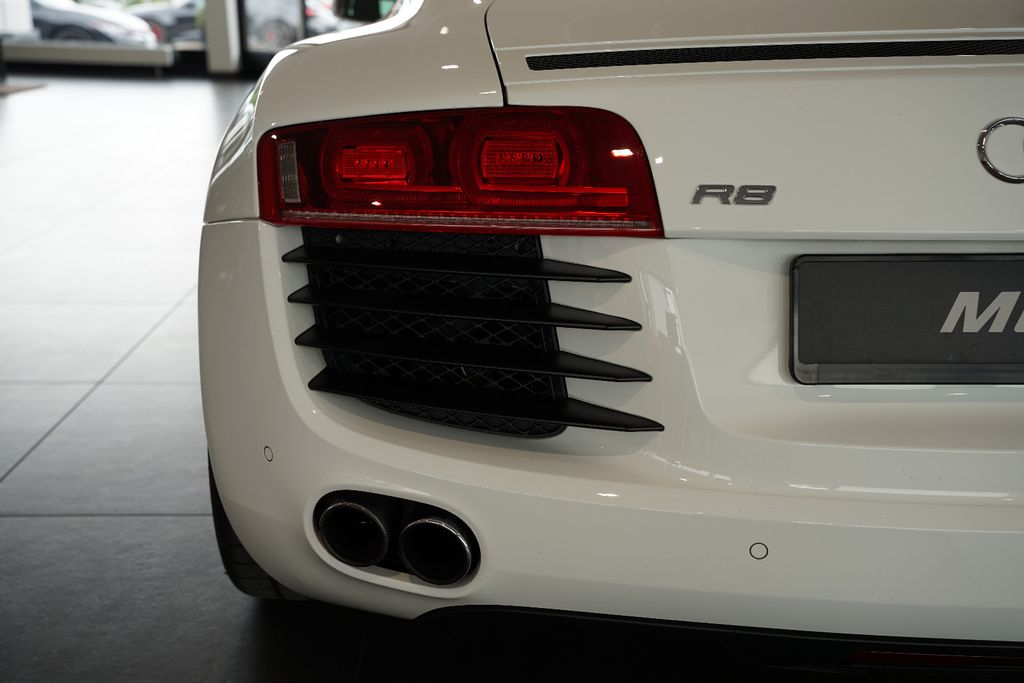 AUDI R8 Coupe 4.2 FSI quattro | Manual transmission AUDI R8 Coupe 4.2 FSI quattro | Manual transmission