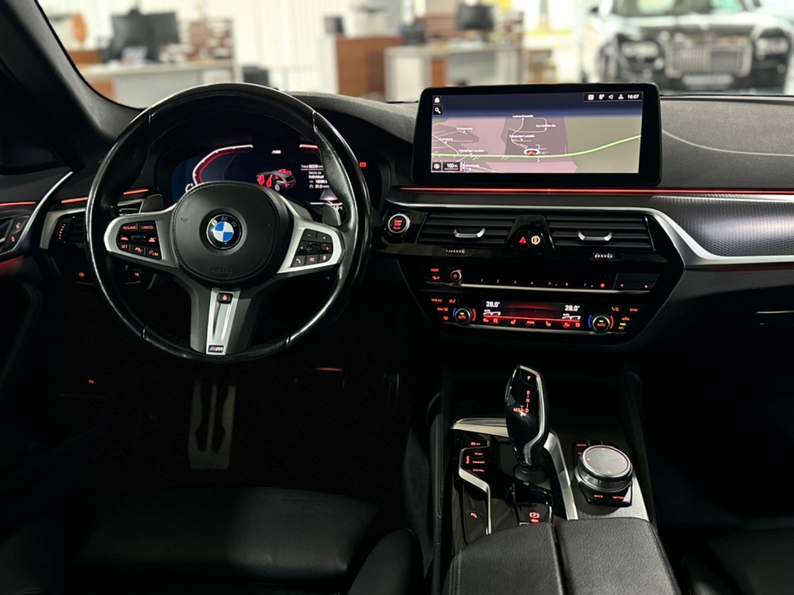 Fahrzeugabbildung BMW 520d M Sport Kamera HiFi DAB DisplayKey Komfort