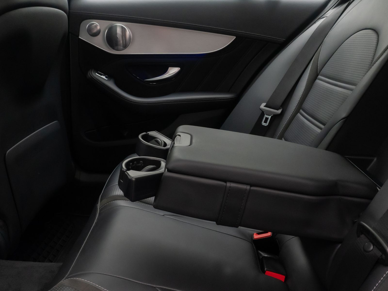 Fahrzeugabbildung Mercedes-Benz C 63 AMG Panorama DAB Burmester Komfort Voll