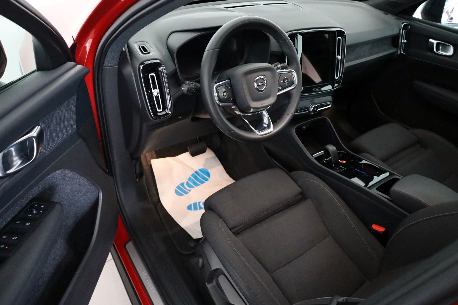 Fahrzeugabbildung Volvo C40 Core Recharge,Navi,LED,SH,Kamera,Panorama