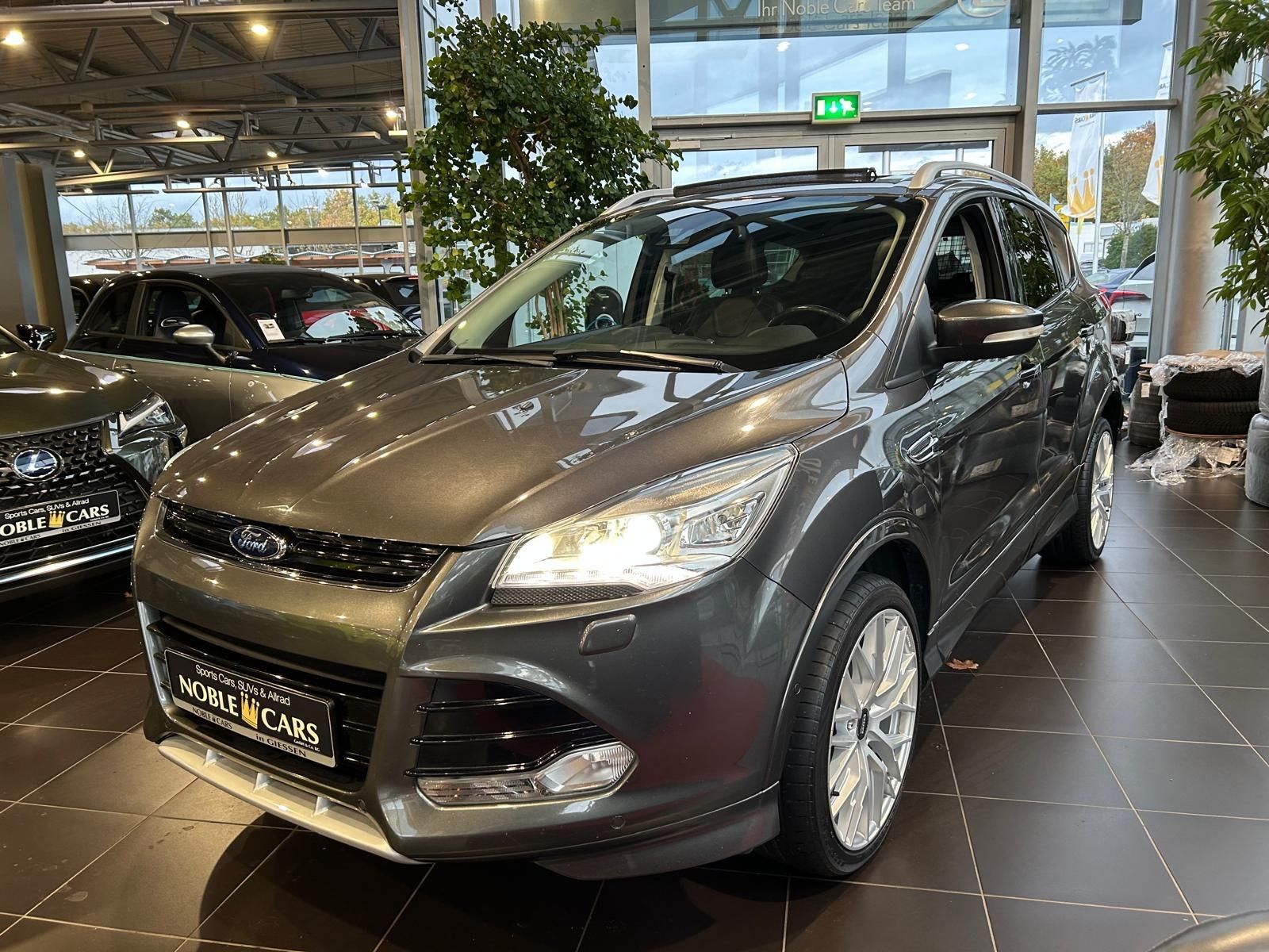 Fahrzeugabbildung Ford Kuga Individual 4x4 PANO AHK NAVI