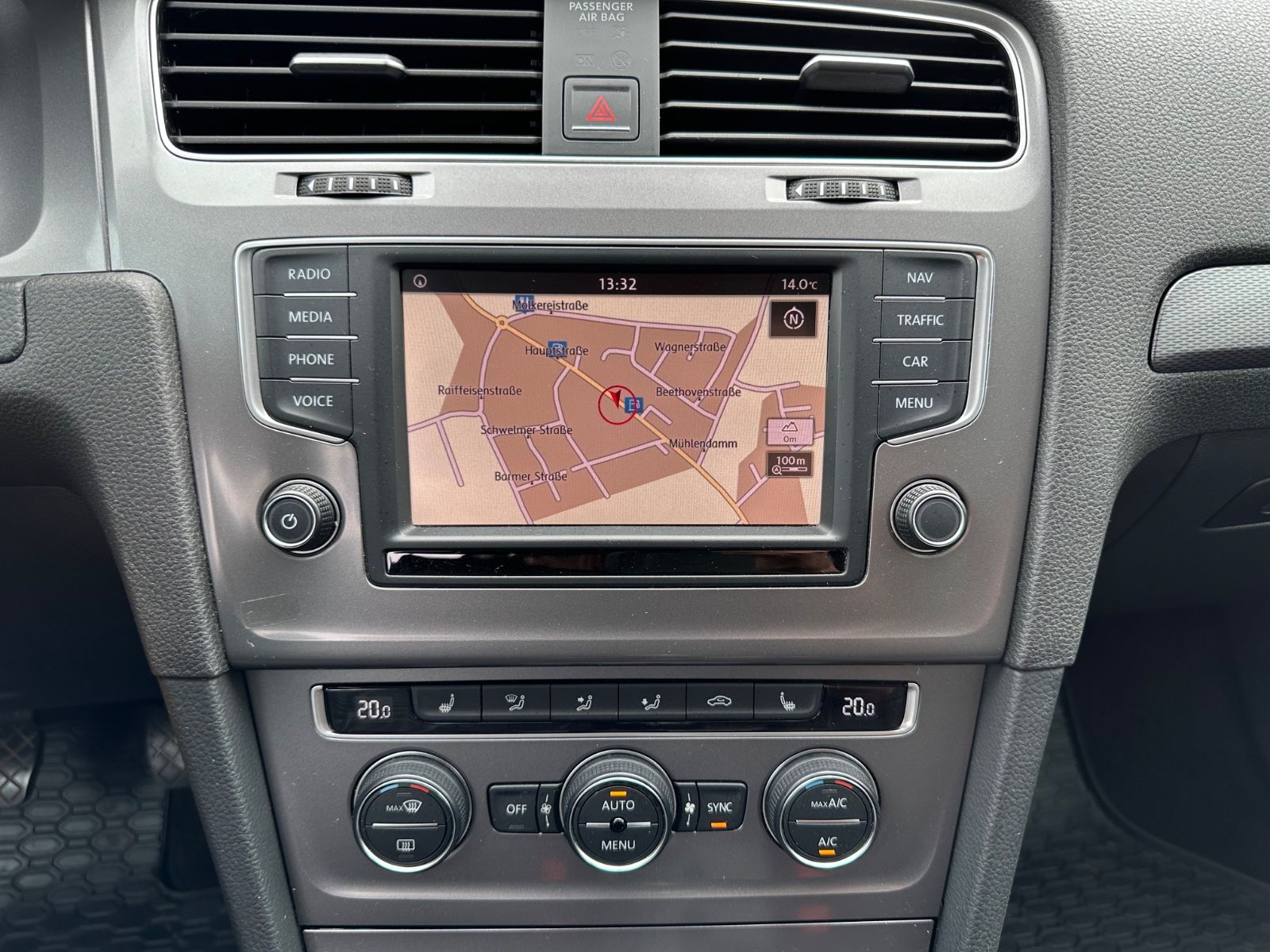 Fahrzeugabbildung Volkswagen Golf VII 1.2 TSI Lounge Navi/SHZG/BT/GRA/GJR