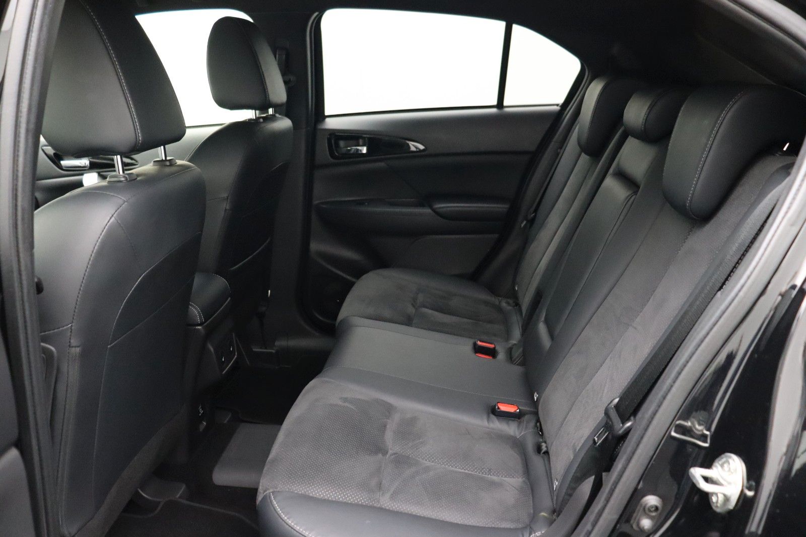 Fahrzeugabbildung Mitsubishi Eclipse Cross 2.4 Plus Select Hybrid