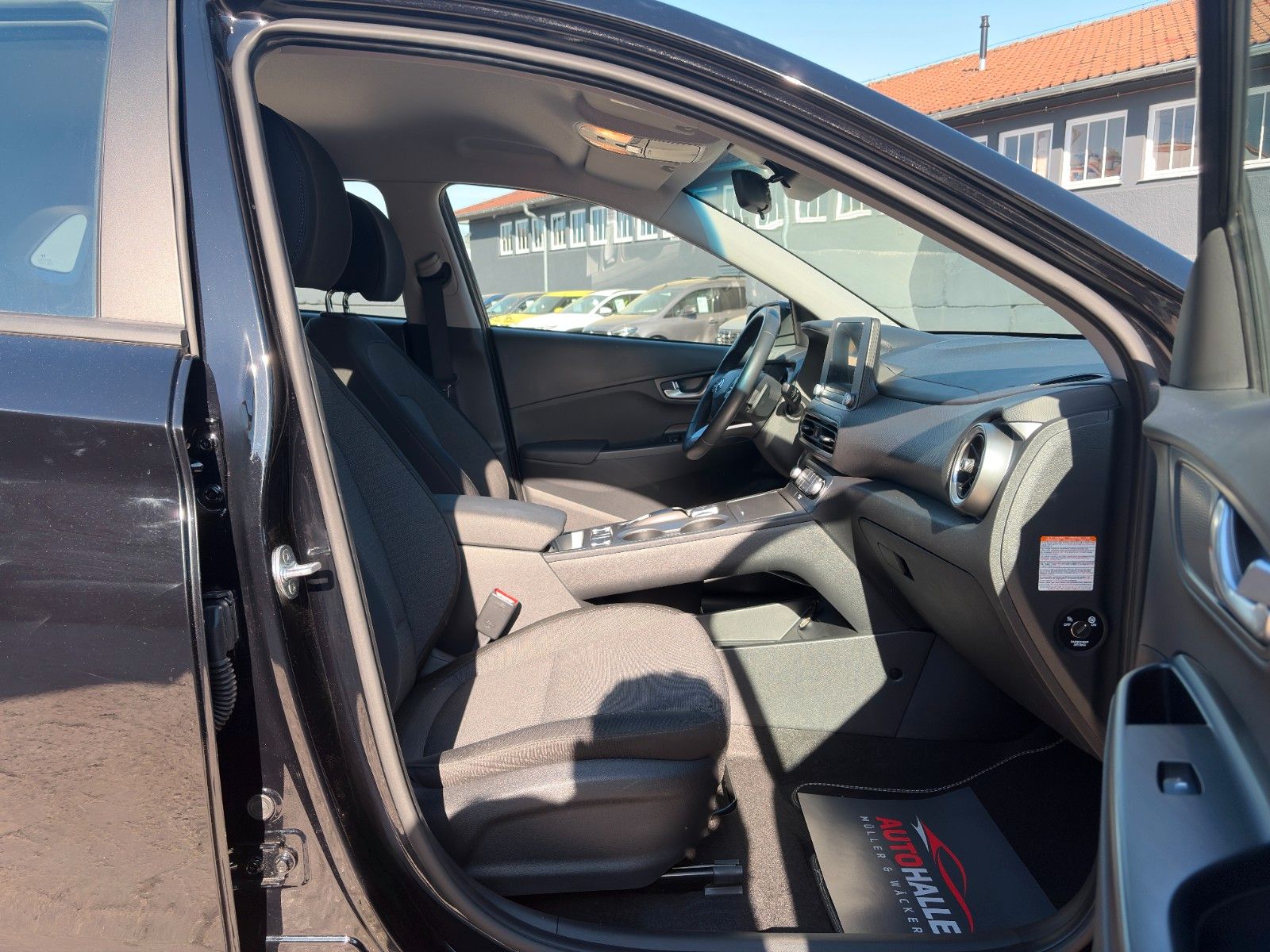 Fahrzeugabbildung Hyundai KONA E Select SHZ LHZ LKA LFA ACC CarPlay Navi