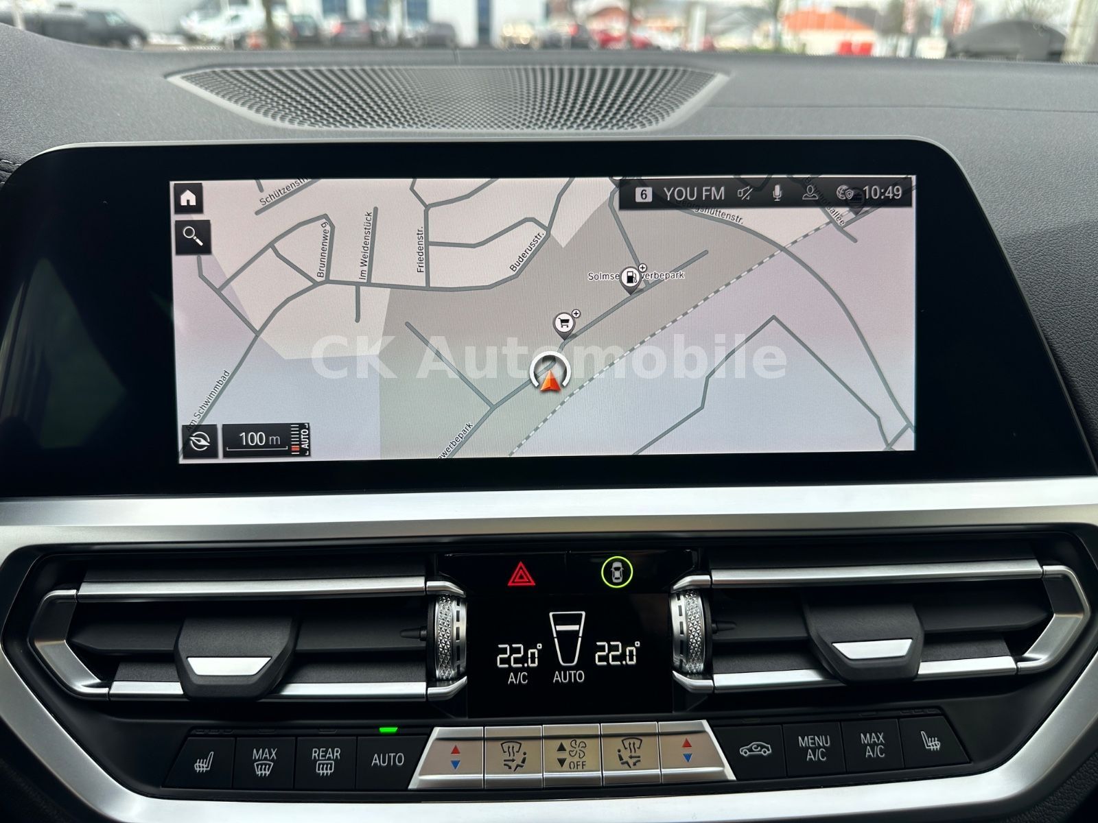 Fahrzeugabbildung BMW 330e Touring Luxury-Line/Leder/Head-Up/Pano/LED