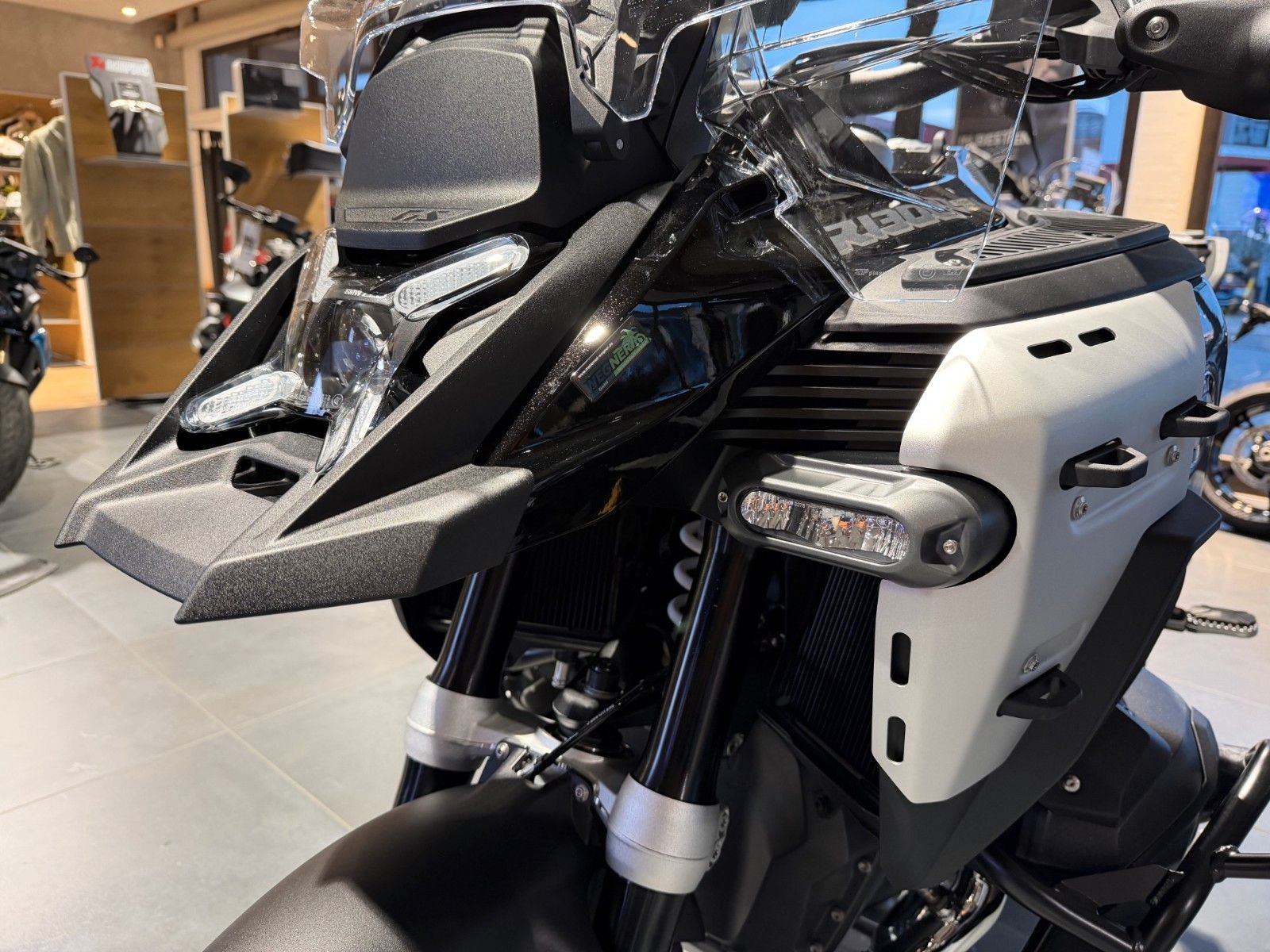 Fahrzeugabbildung BMW R 1300 GS ADV Triple Black 3 Pakete/ Höhenreg.
