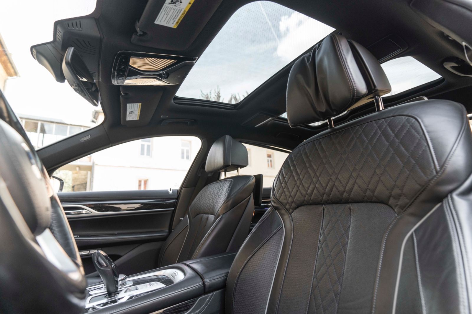 Fahrzeugabbildung BMW 750Li xDrive M SKY LUX LOUNGE HUD H&K TV ACC 360