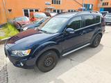 Mitsubishi Outlander Motion 2WD - blaue Mitsubishi Outlander