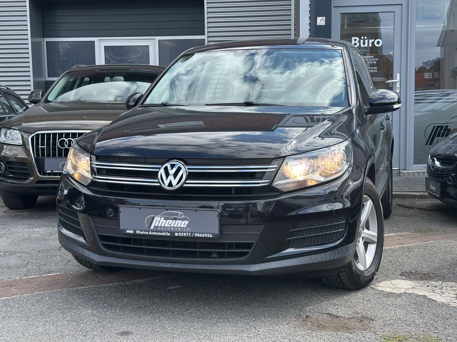 Volkswagen Tiguan - 1