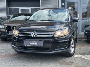 Volkswagen Tiguan - 1